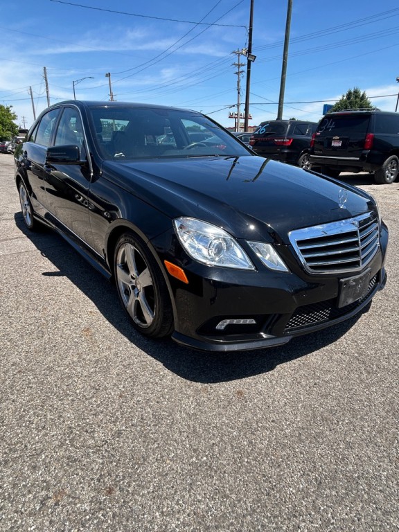 2011 Mercedes-Benz E-Class Image 2