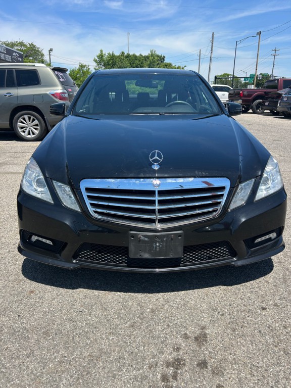 2011 Mercedes-Benz E-Class Image 3
