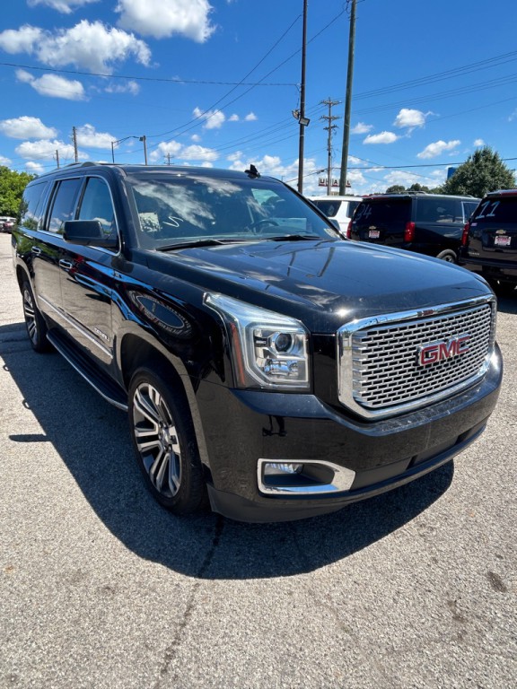 2017 GMC Yukon Image 2