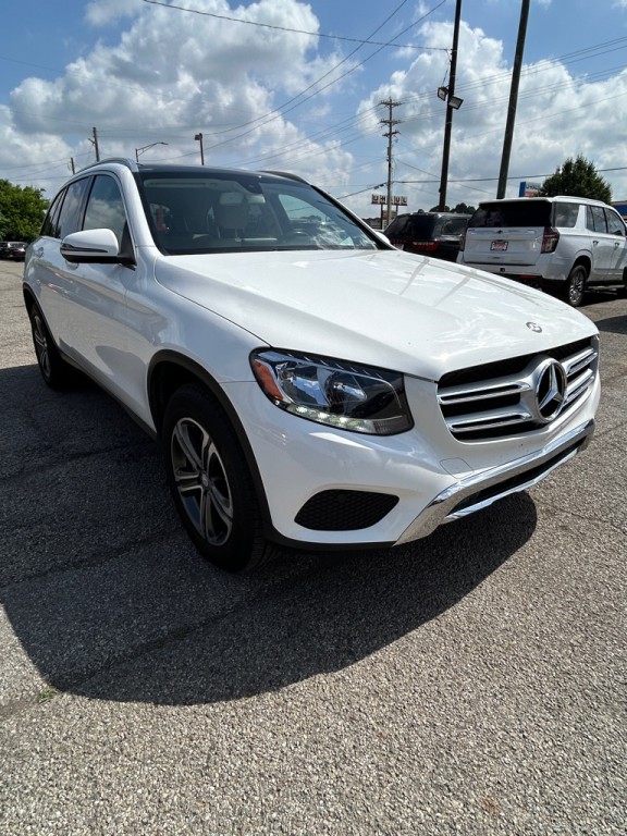 2016 Mercedes-Benz GLC-Class Image 2