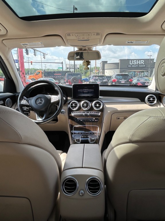 2016 Mercedes-Benz GLC-Class Image 9
