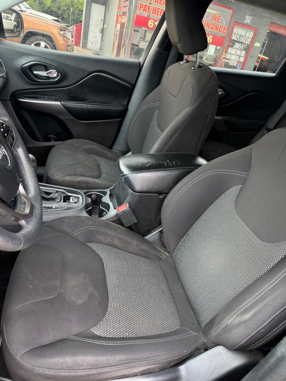 2019 Jeep Cherokee Image 8