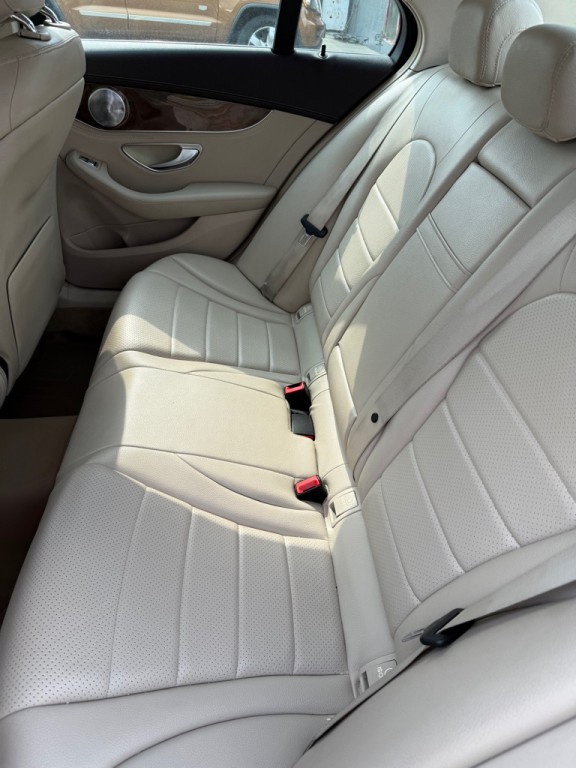 2015 Mercedes-Benz C-Class Image 9