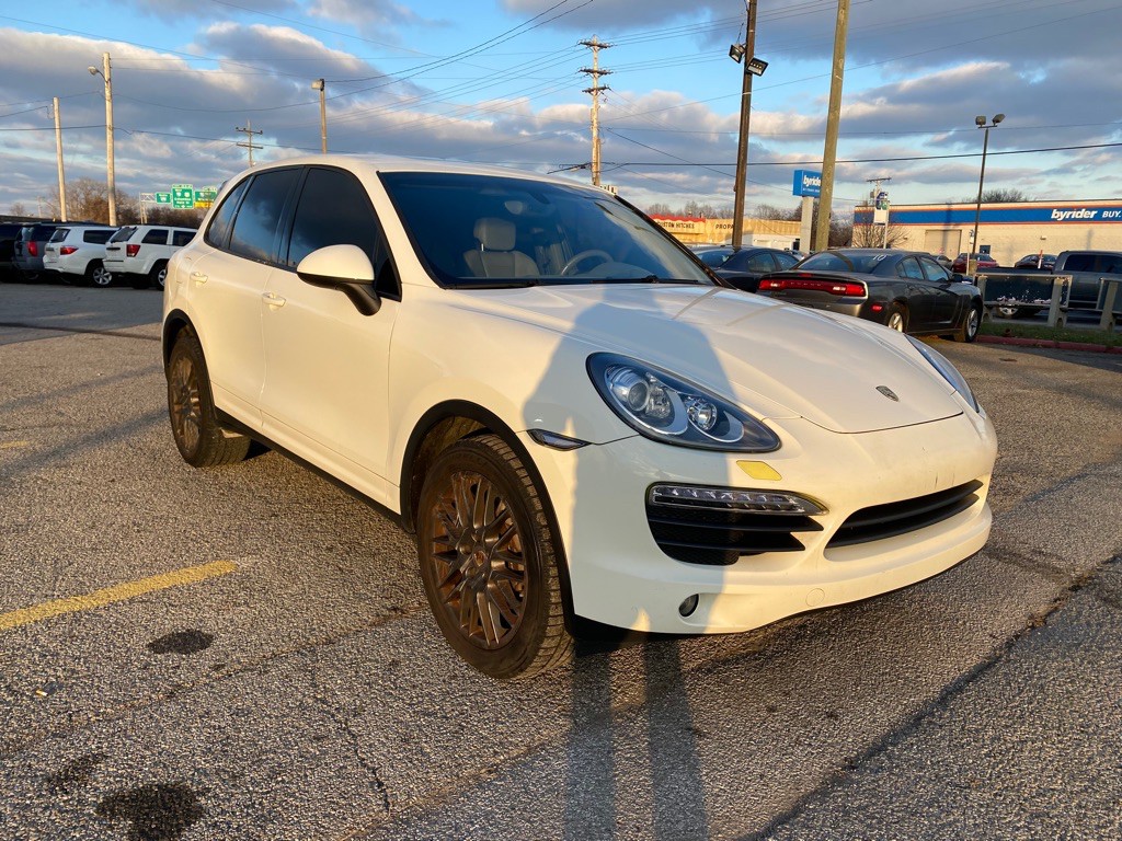 2011 Porsche Cayenne Image 2