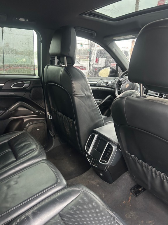 2011 Porsche Cayenne Image 12