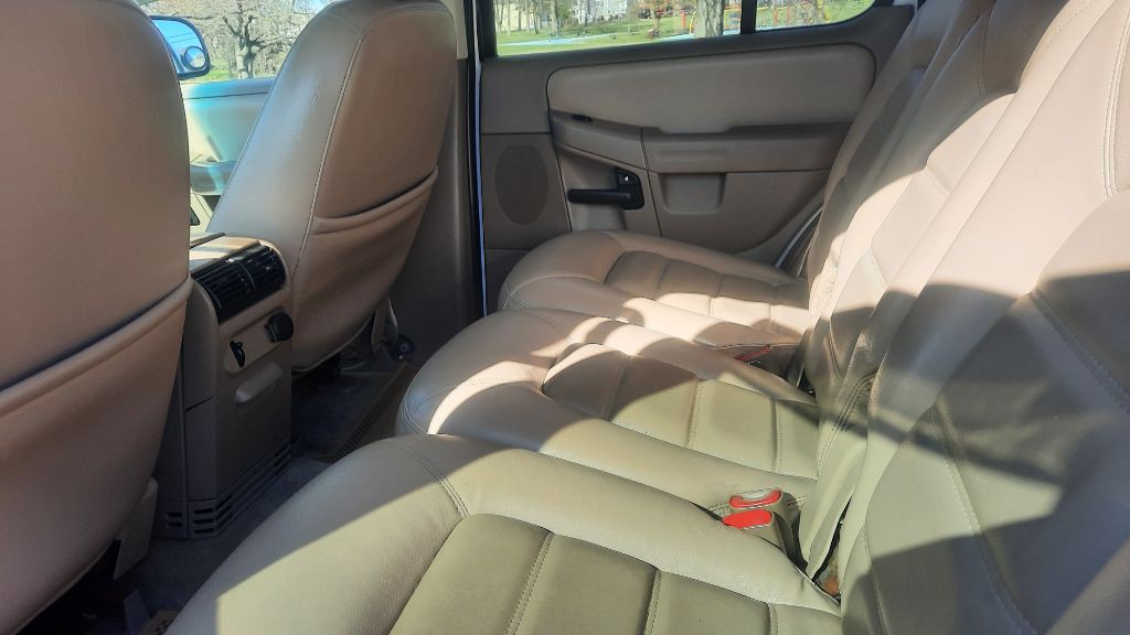 2002 Ford Explorer Image 4