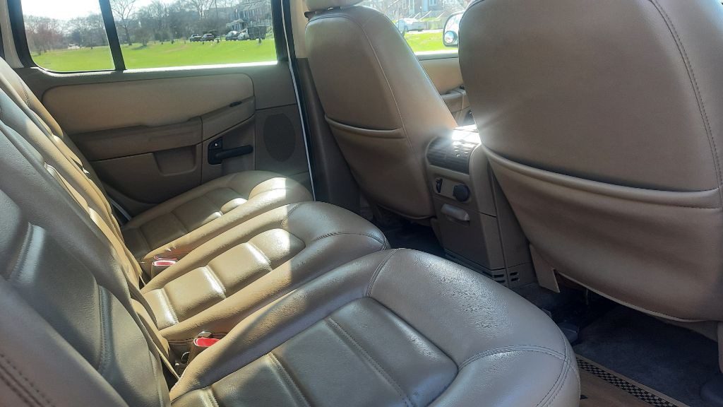 2002 Ford Explorer Image 7