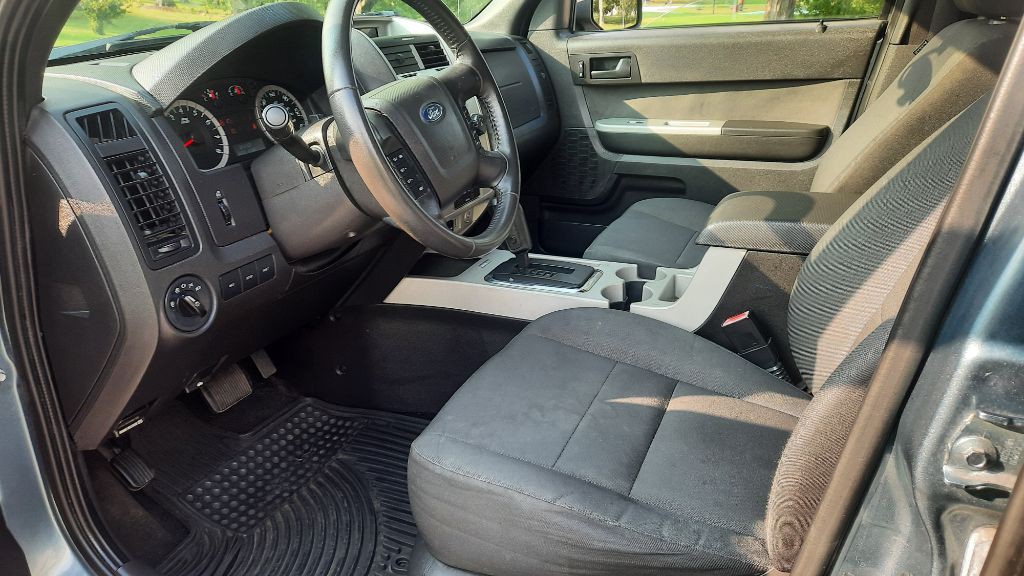 2010 Ford Escape Image 2