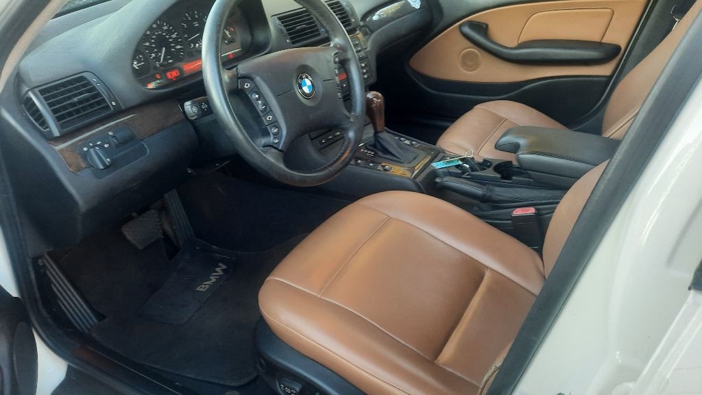 2003 BMW 3 Series Image 2