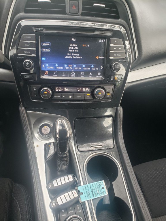 2017 Nissan Maxima Image 9