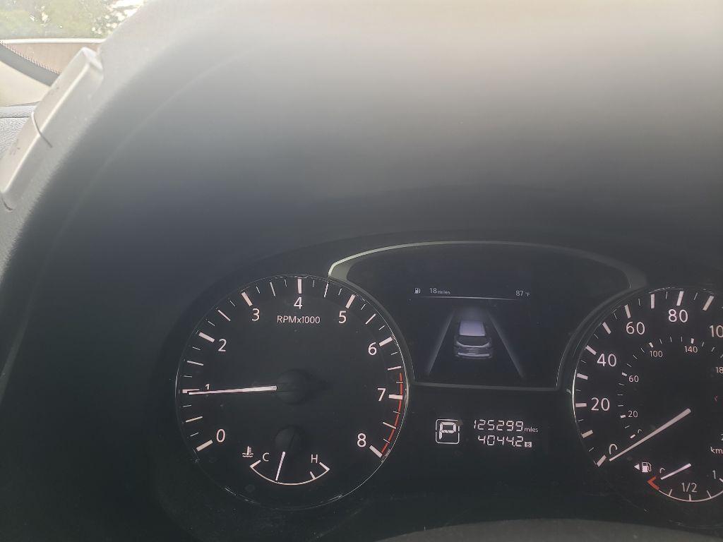 2014 Nissan Pathfinder Image 2