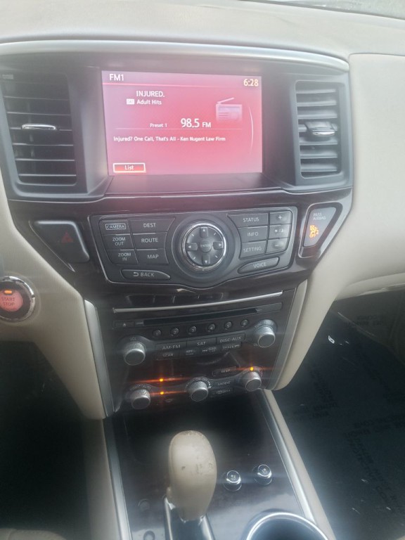 2014 Nissan Pathfinder Image 16