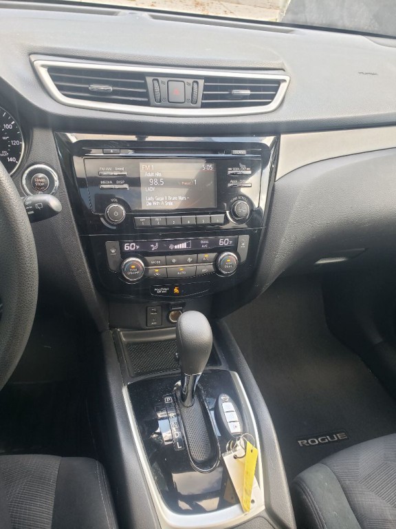2016 Nissan Rogue Image 11