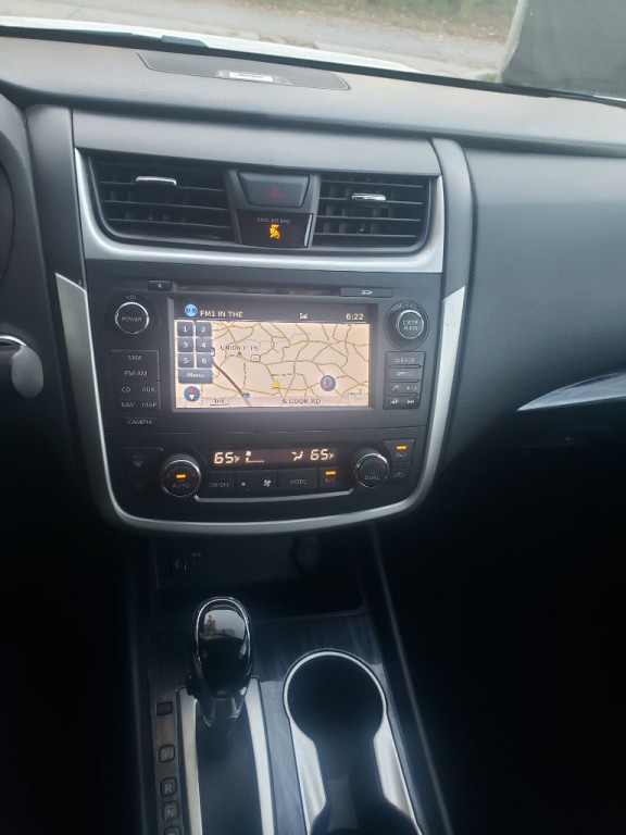 2017 Nissan Altima Image 9