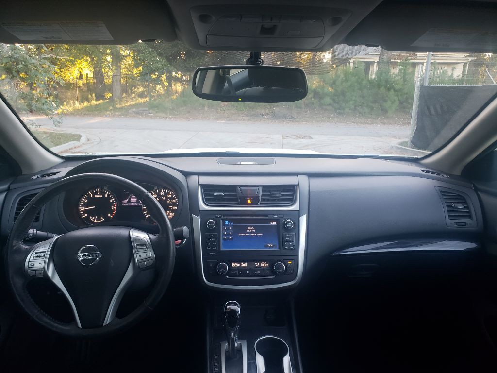 2017 Nissan Altima Image 12