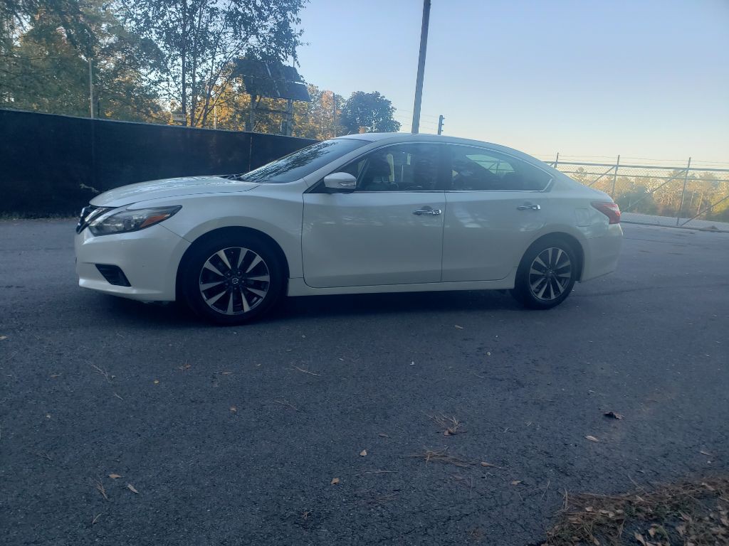 2017 Nissan Altima Image 17