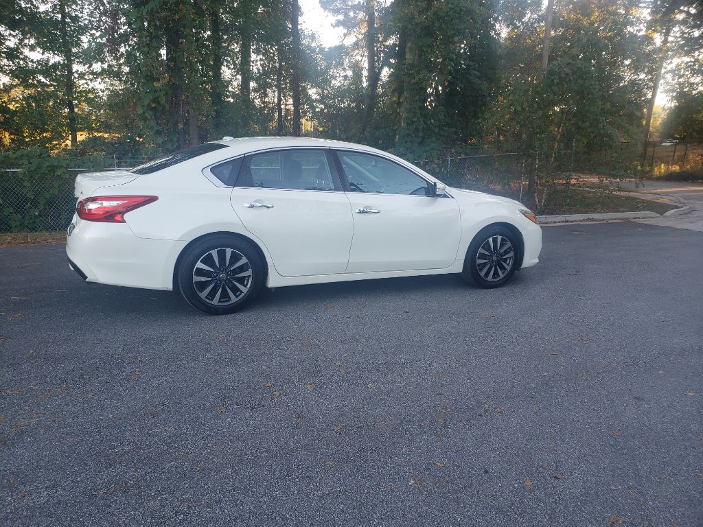 2017 Nissan Altima Image 18