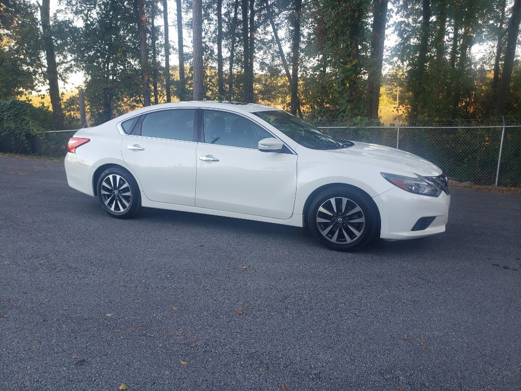 2017 Nissan Altima Image 24