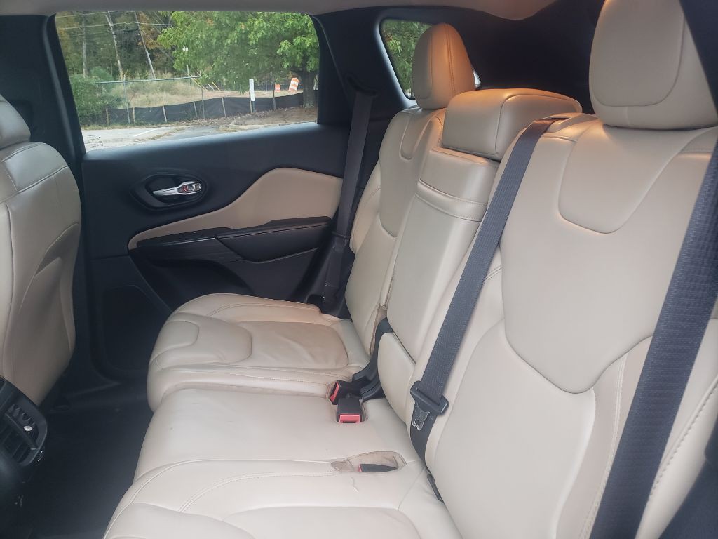 2015 Jeep Cherokee Image 12