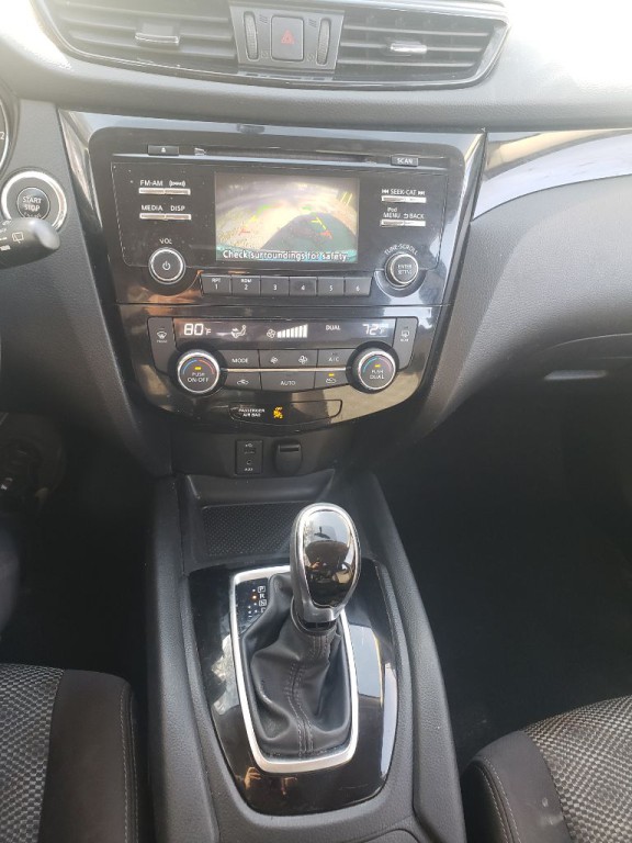 2018 Nissan Rogue Image 25