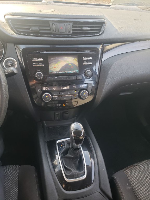 2018 Nissan Rogue Image 36