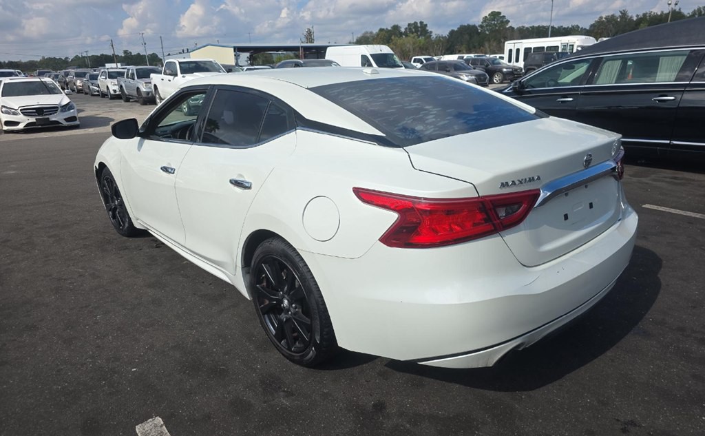 2017 Nissan Maxima Image 3