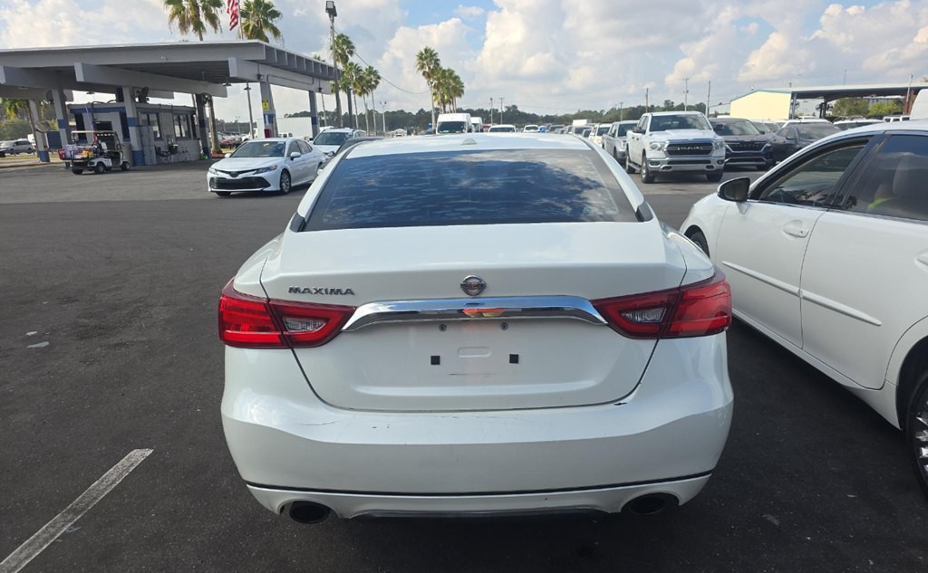 2017 Nissan Maxima Image 4