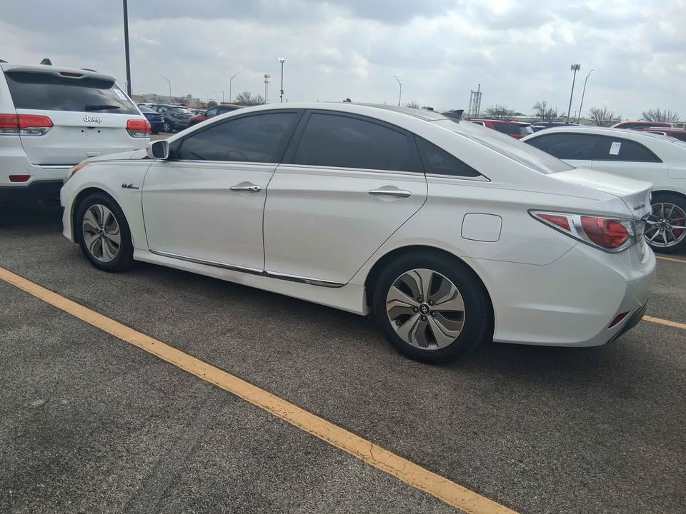2014 Hyundai Sonata Image 3
