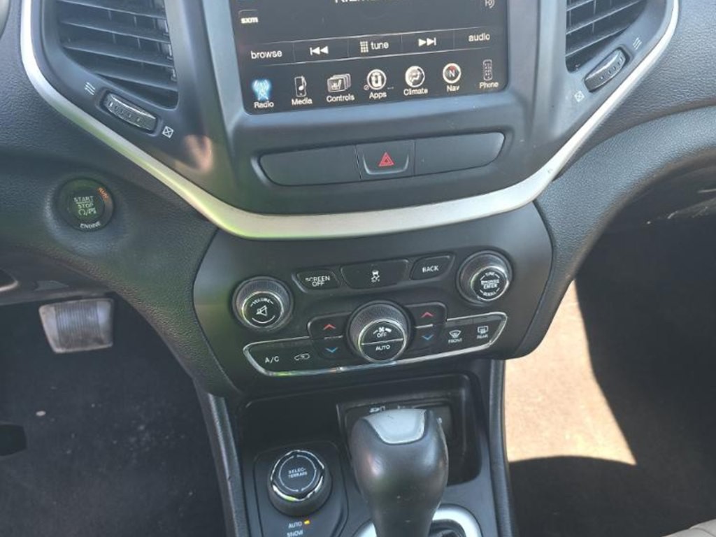 2016 Jeep Cherokee Image 10