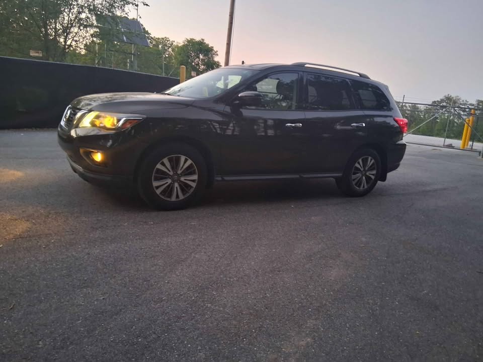 2017 Nissan Pathfinder Image 3