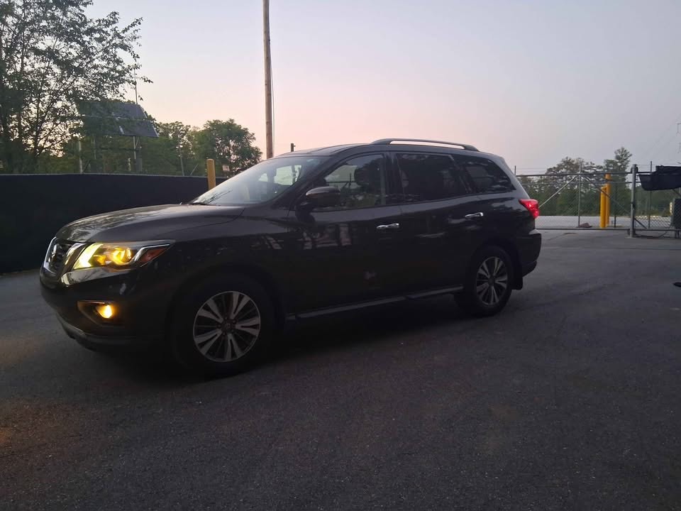 2017 Nissan Pathfinder Image 11