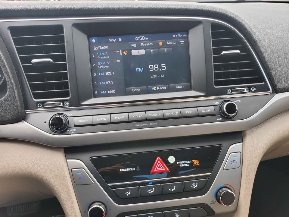 2018 Hyundai Elantra Image 11