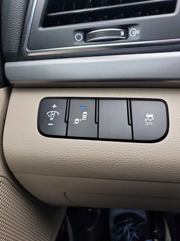 2018 Hyundai Elantra Image 17