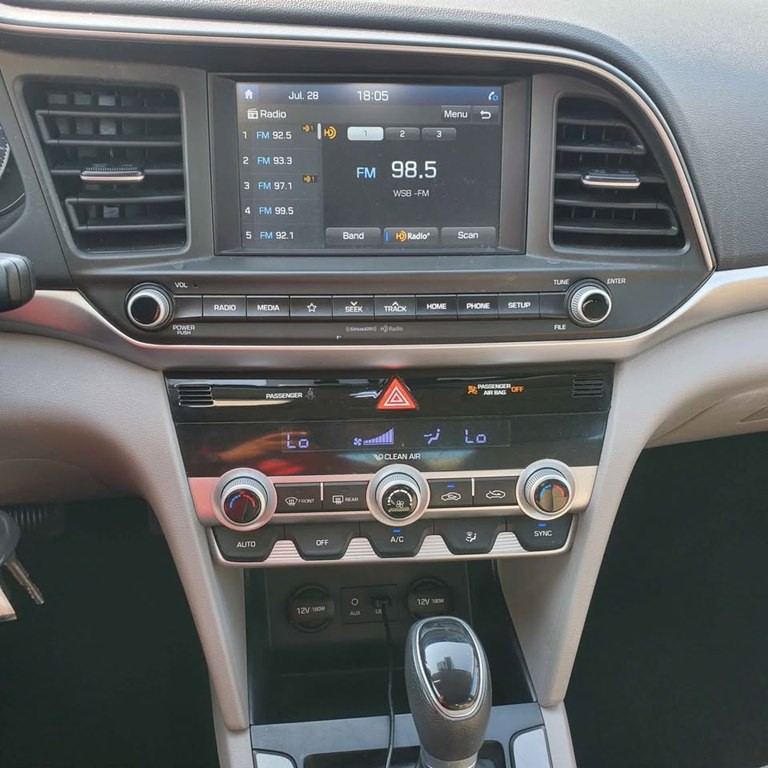 2020 Hyundai Elantra Image 8