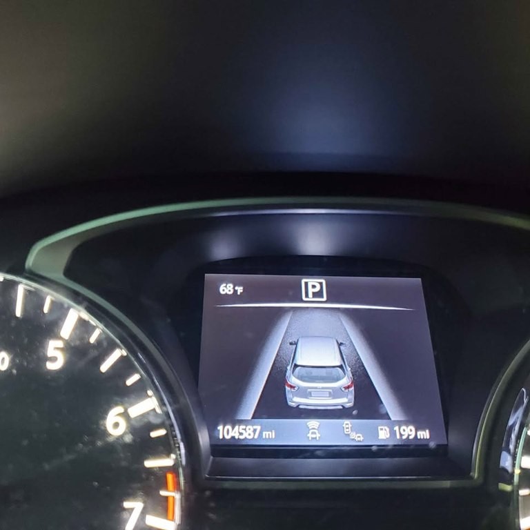 2017 Nissan Pathfinder Image 2
