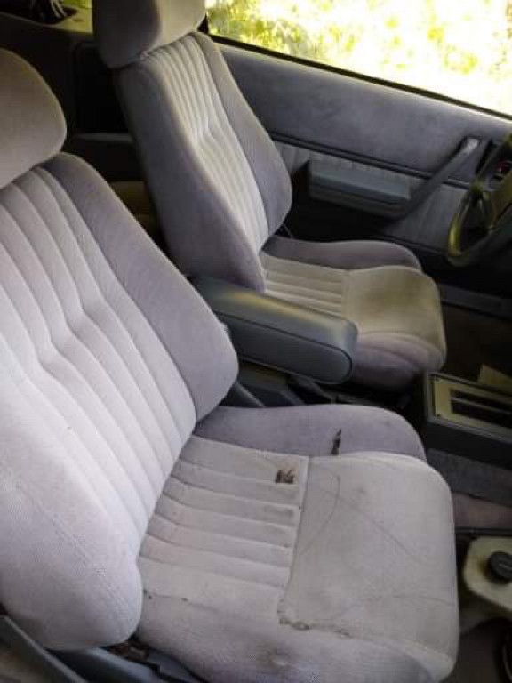 1986 Pontiac Sunbird Image 13