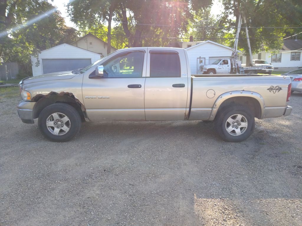 2004 Dodge Ram 1500 Image 2