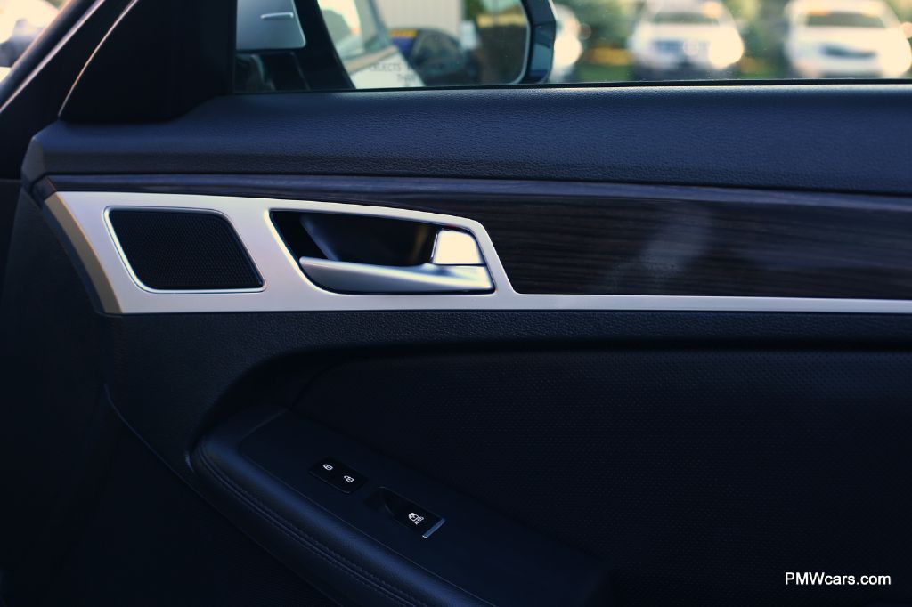 2017 Genesis G80 Image 16