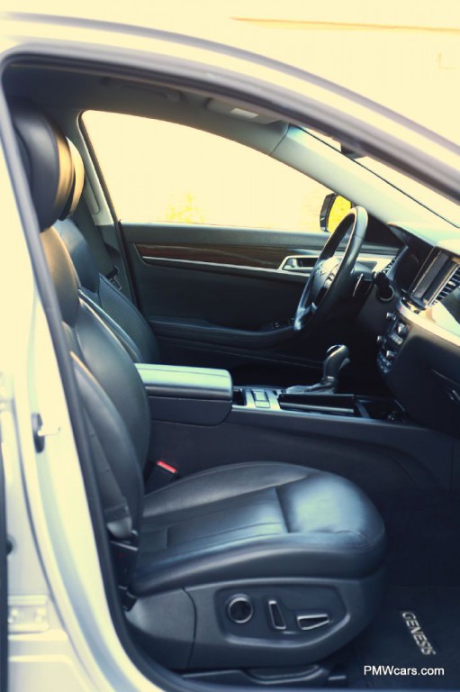 2017 Genesis G80 Image 17