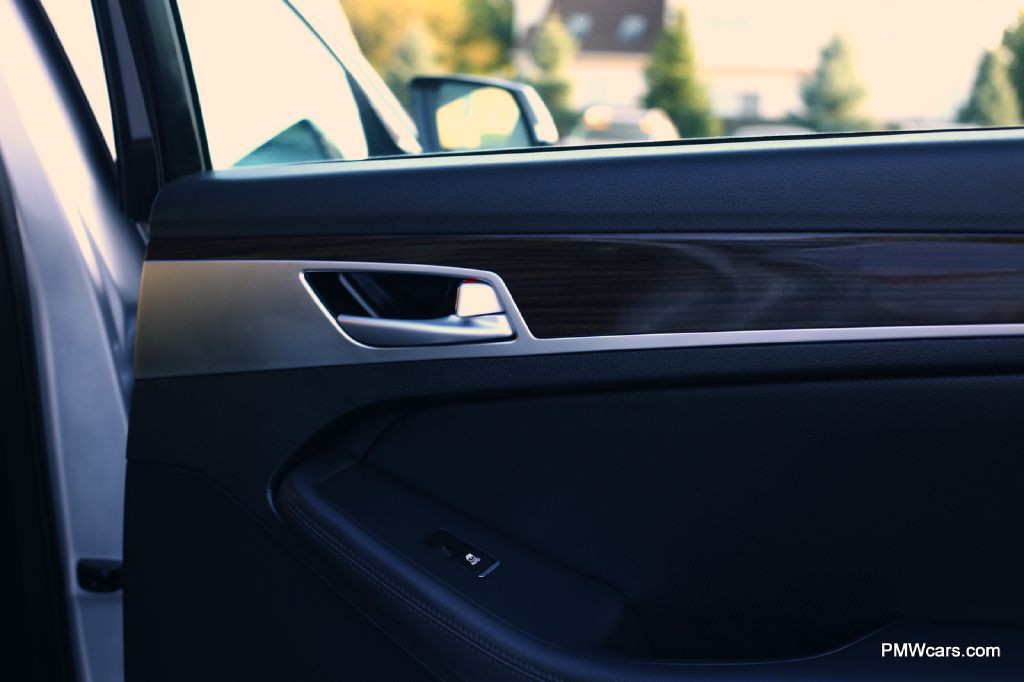 2017 Genesis G80 Image 23