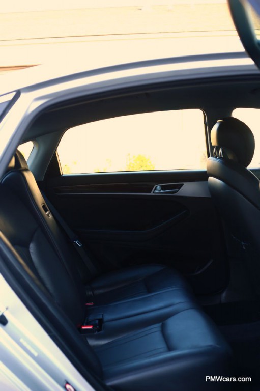 2017 Genesis G80 Image 24