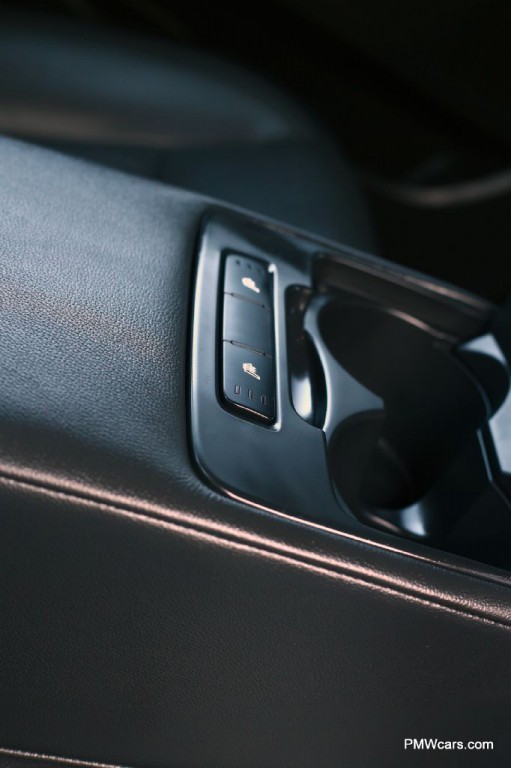 2017 Genesis G80 Image 26