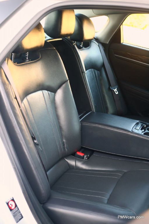 2017 Genesis G80 Image 28