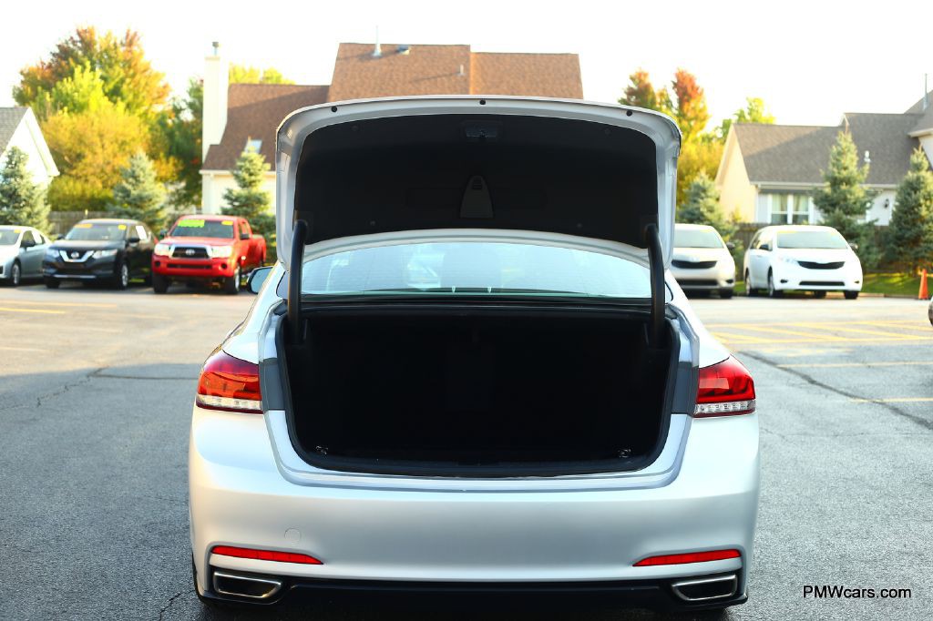 2017 Genesis G80 Image 29