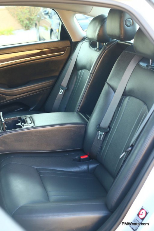 2017 Genesis G80 Image 30