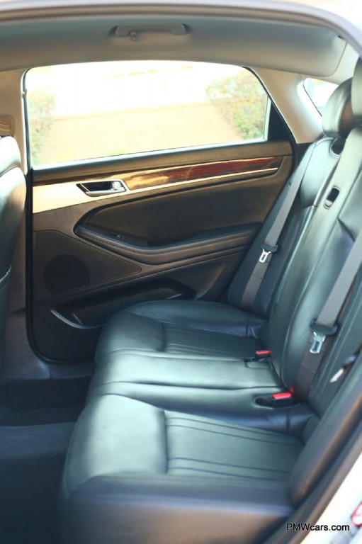 2017 Genesis G80 Image 33