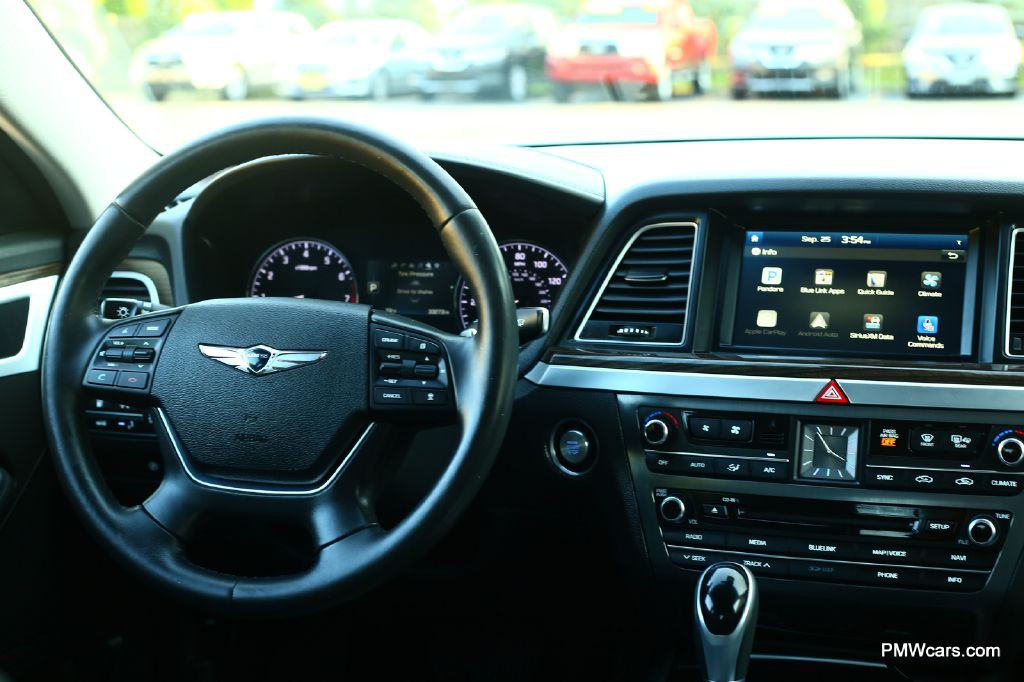 2017 Genesis G80 Image 34