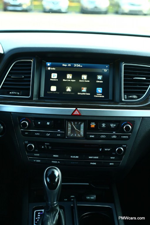 2017 Genesis G80 Image 35
