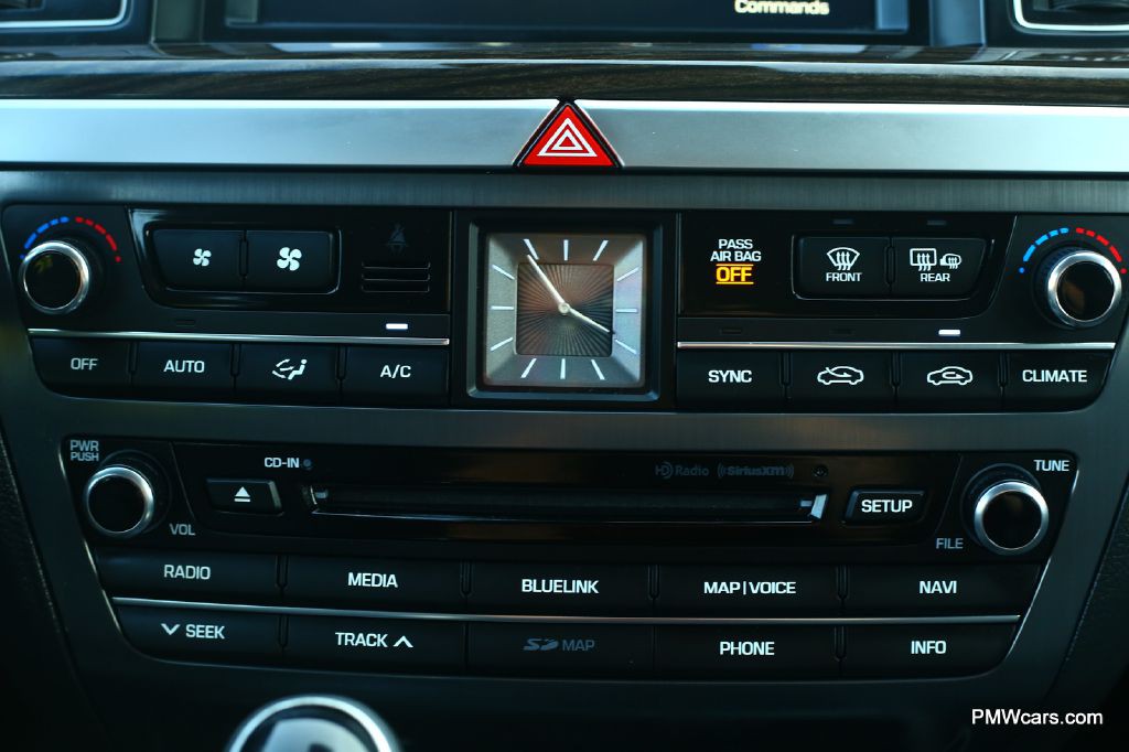 2017 Genesis G80 Image 37