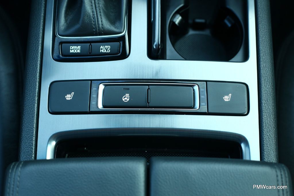 2017 Genesis G80 Image 40